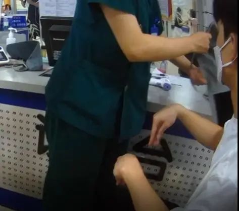 DƬ
